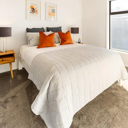 Modern 2 Bed, Hagley Park, Riverside Market